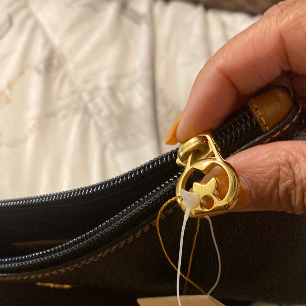 Mila seton Excellent Black and Gold leather clutch - Picture 5 of 8